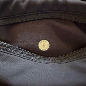 Lululemon Run Times Shorts ~ Navy Blue ~ sz 6 ~ 4 inch inseam